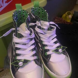 Kids High-Top Sneakers with Green and Silver Accents